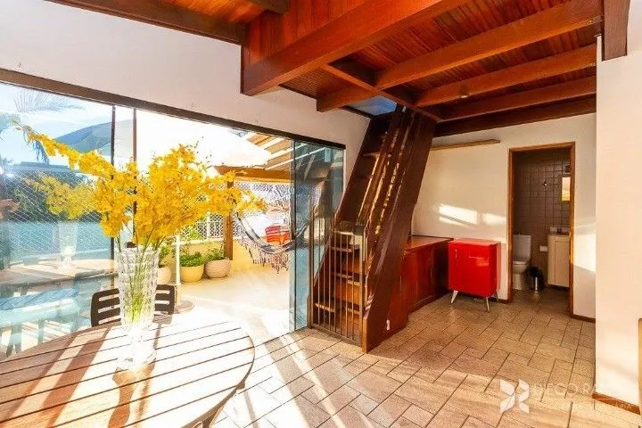 Imagem Cobertura com 2 quartos e 128m² à venda em Mont Serrat, Porto Alegre.