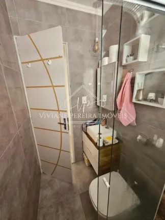 Imagem Casa à venda em Osasco-SP, bairro Santa Maria: 2 quartos, 1 banheiro, 2 vagas de garagem, 125m² de área. ¡Agende sua visita!