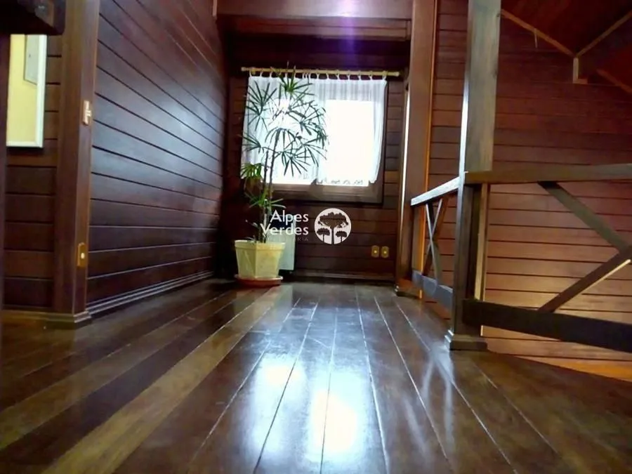 Imagem Vende-se Casa em Condominio com 3 suites a 5 minutos da Rua Coberta