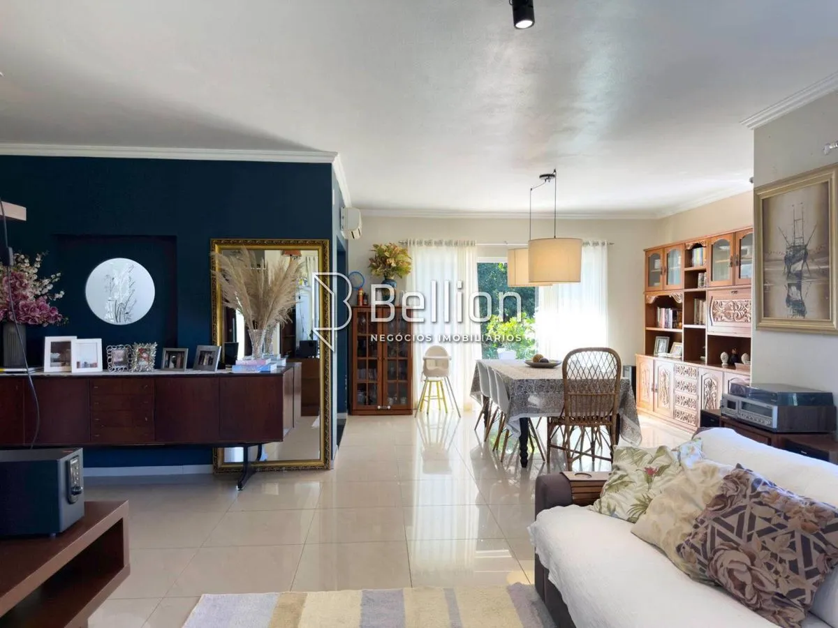 Imagem Casa semi mobiliada, com amplo terreno e piscina no Centro de Rio dos Cedros