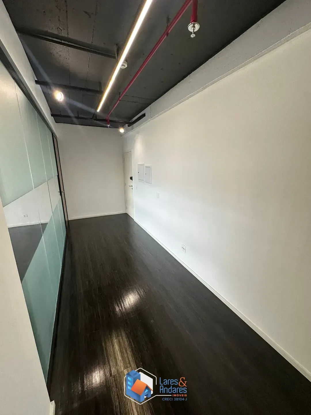 Imagem Conjunto comercial para venda em Água Branca, 109m²