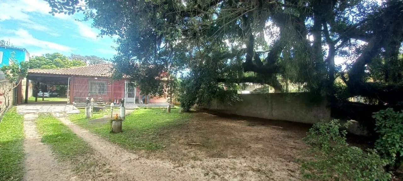Imagem Terreno no bairro Hípica com 3.780m² com 3 casas