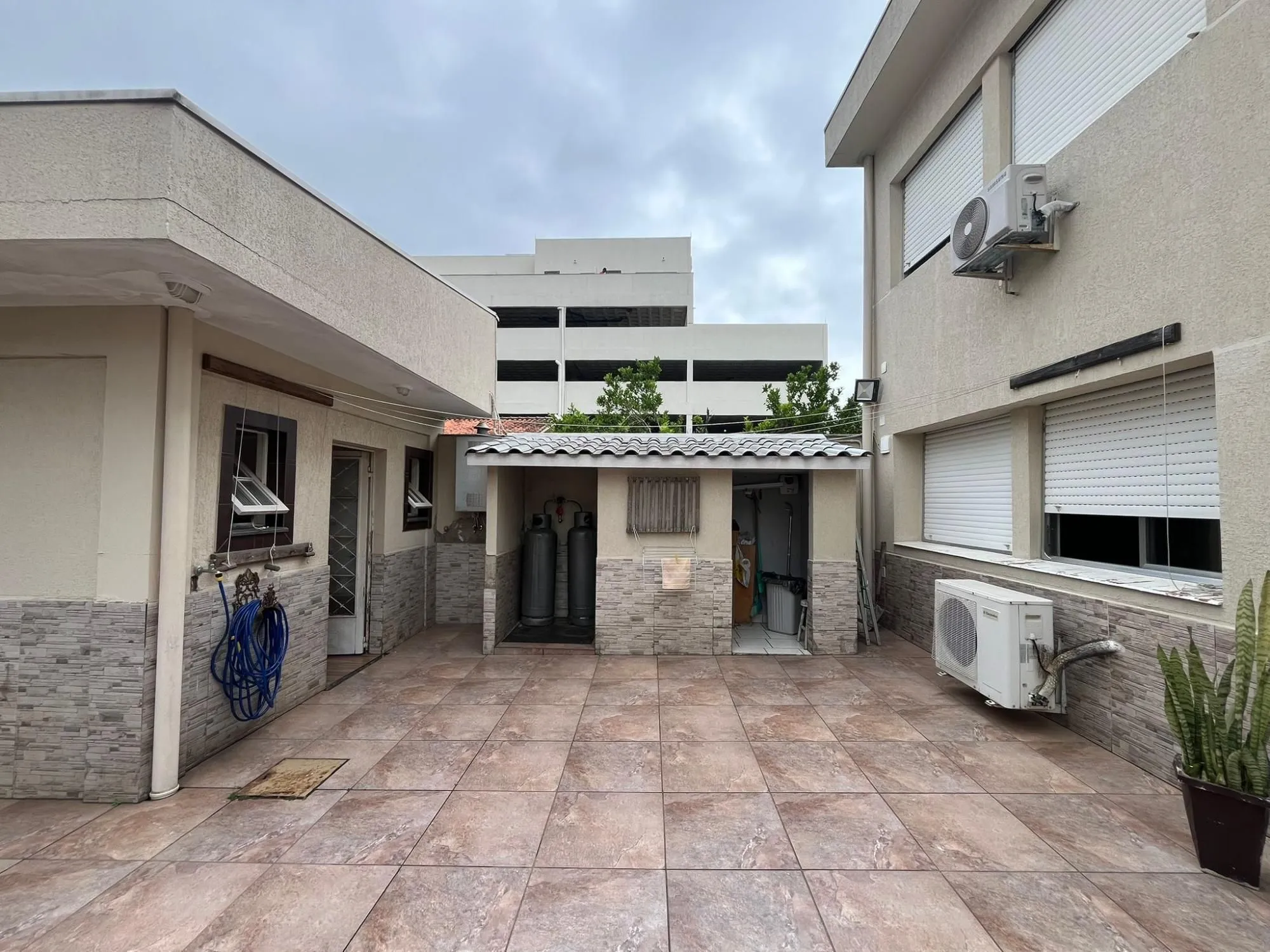 Imagem Duas casas no mesmo terreno - conforto, espaço e excelente localização!