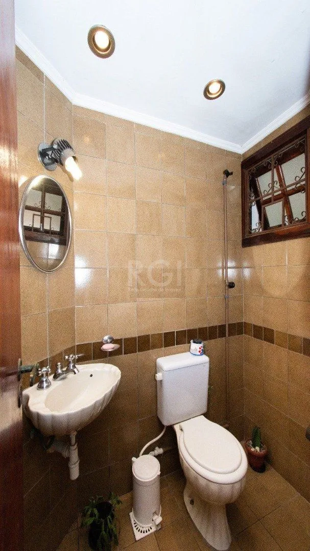 Imagem Casa para Venda - 238m², 3 dormitórios, sendo 1 suites, 3 vagas - Camaquã