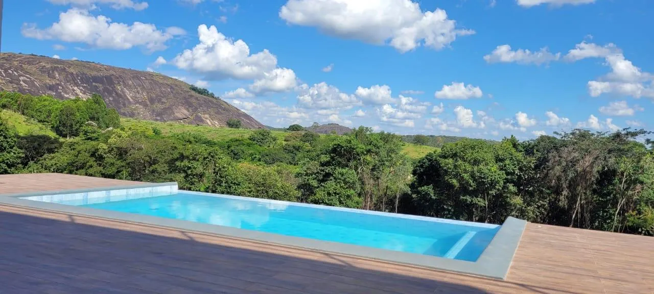 Imagem Vendo chácara de alto padrão em Carmo do Cajuru/MG com 1.300 m² de terreno