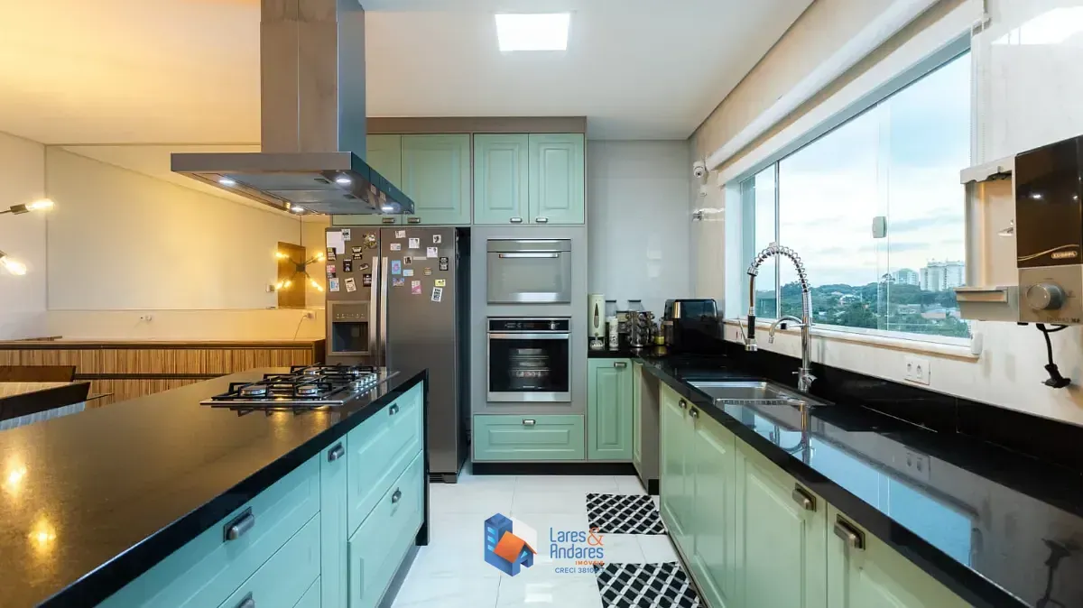 Imagem Sobrado para venda e locação em Chácara Inglesa com 3 quartos, sendo 1 suíte, 185m²