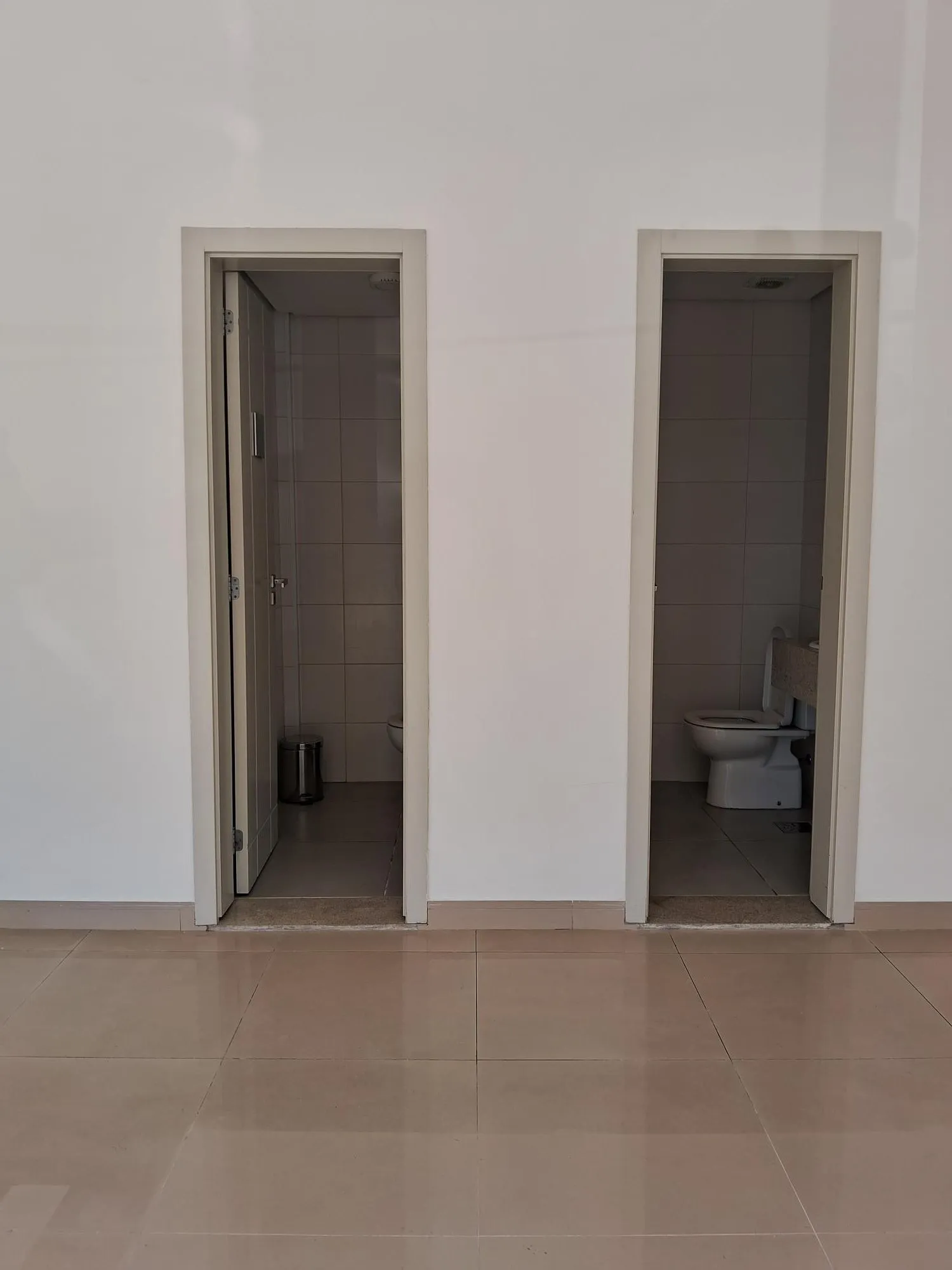 Imagem MÁFFER IMÓVEIS ALUGA - EXCELENTE LOJA COMERCIAL NO MOINHOS DE VENTO com 102m² privativos,Rua Comendador Caminha, nº 22 - Bairro Moinhos de Vento Em frente ao Parcão