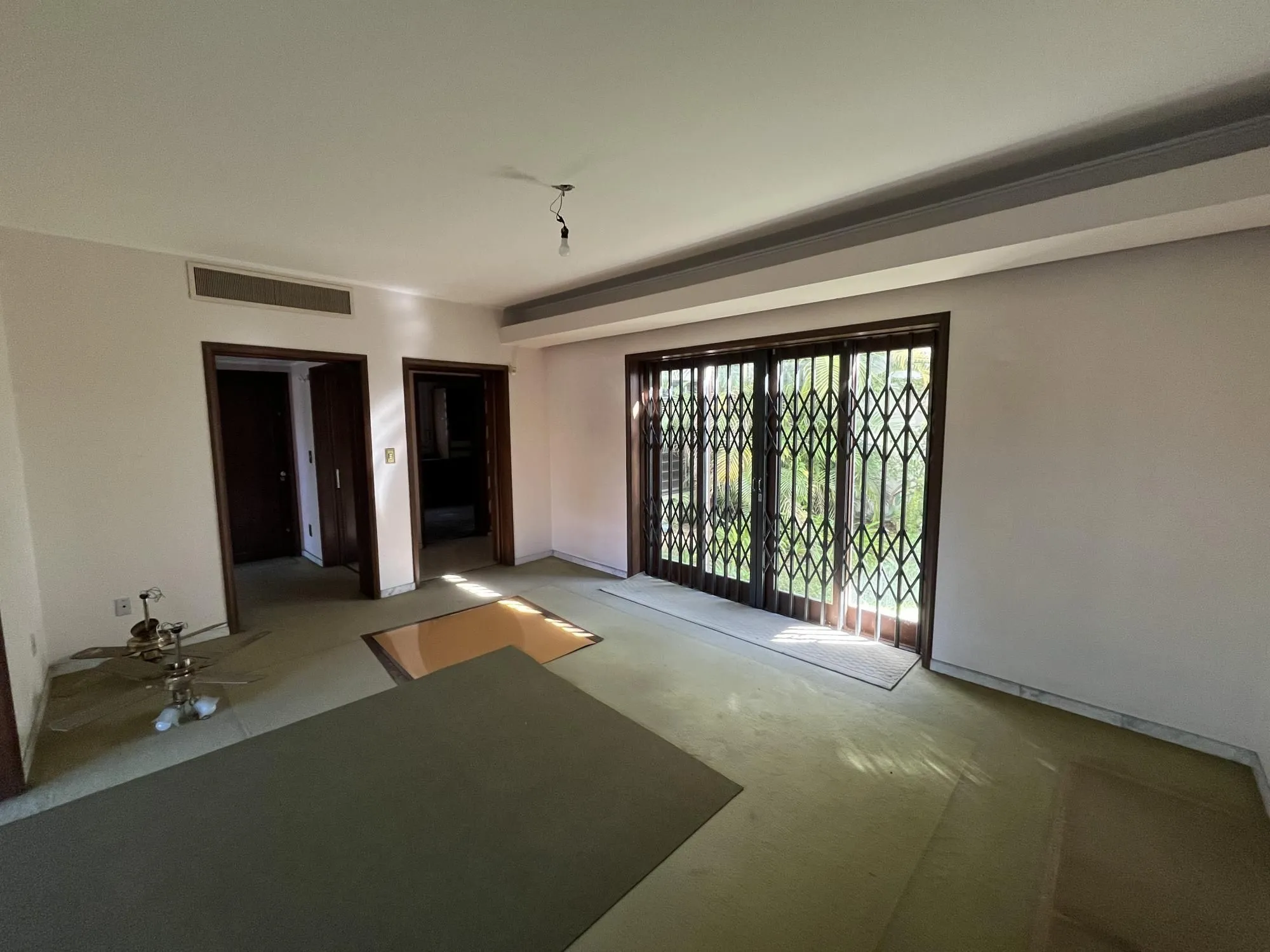 Imagem Casa de 4 quartos, 2 suítes e 2 vagas de garagem no bairro Boa Vista em POA