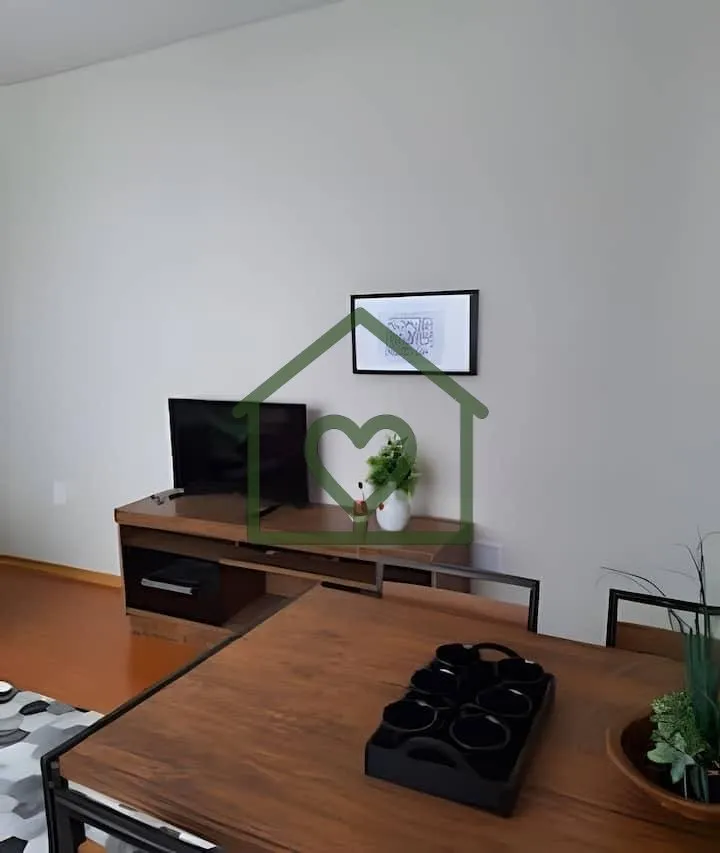 Imagem Apartamento térreo elevado, de frente e recuado, localizado em prédio com belos jardins. O imóvel...