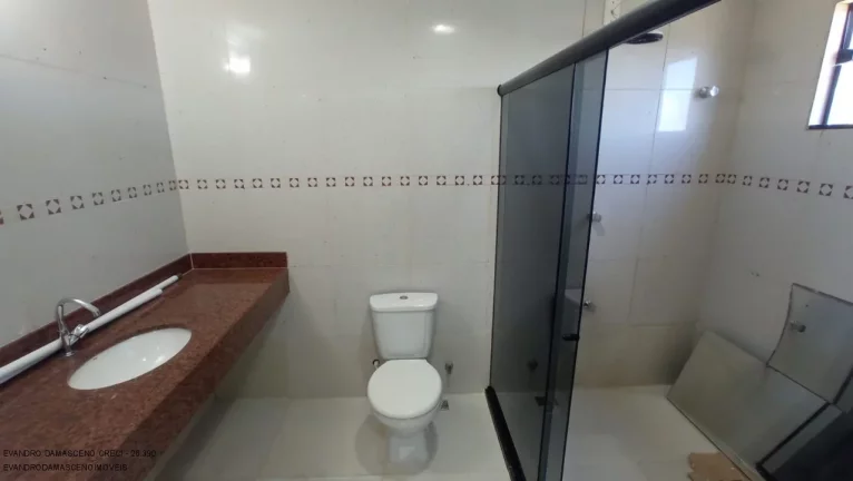 Imagem Casa de Luxo à Venda em Buraquinho, Lauro de Freitas-BA: 4 Quartos, 3 Suítes, 3 Salas, 2 Banheiros, 13 Vagas, 350m²!