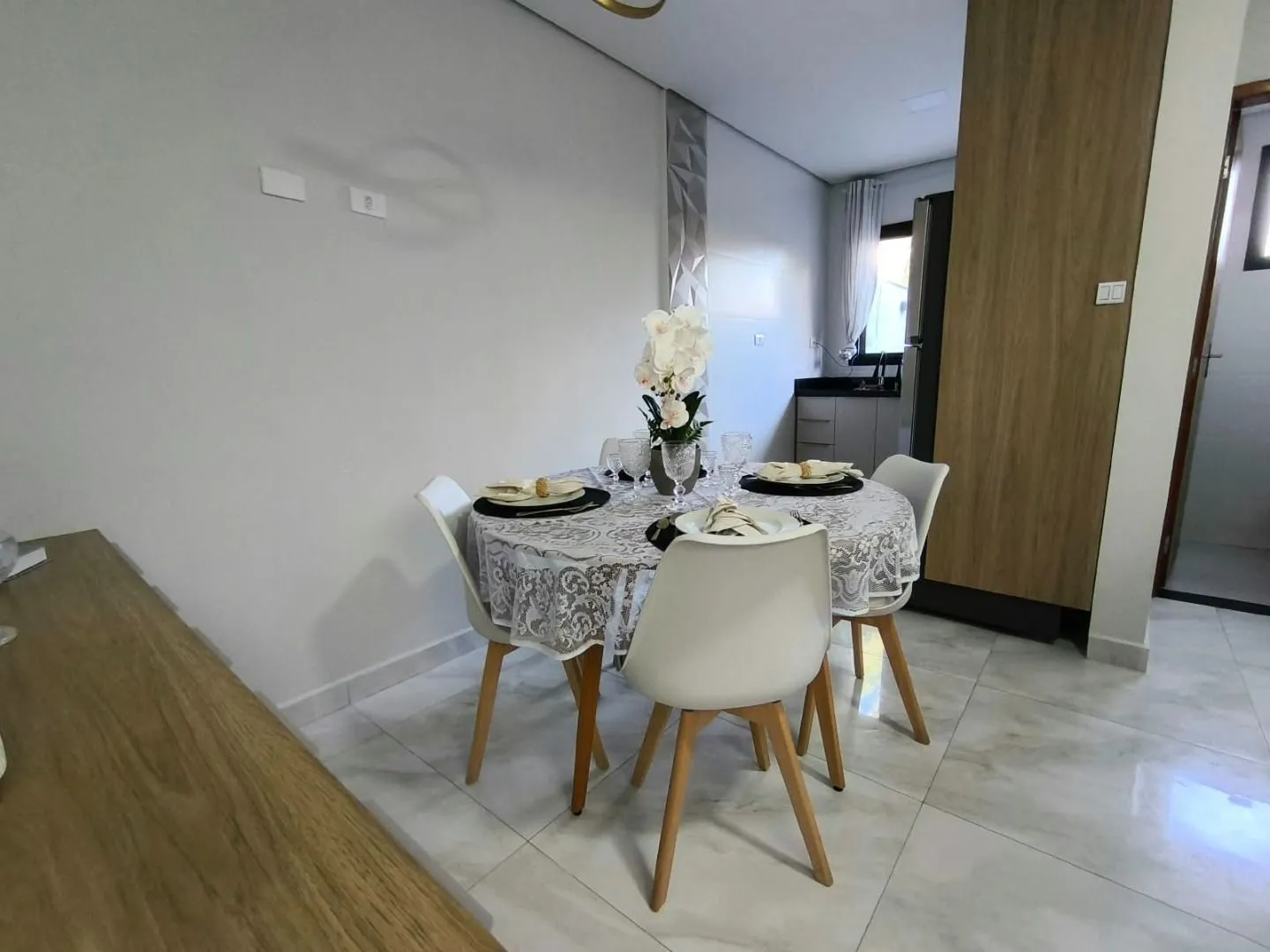 Imagem Sobrados novos em Condomínio Frente ao Mar em Itanhaém-SP, 2 Quartos, 2 Suítes, 2 Salas, 1 Vaga, 96,02 m² no Suarão.