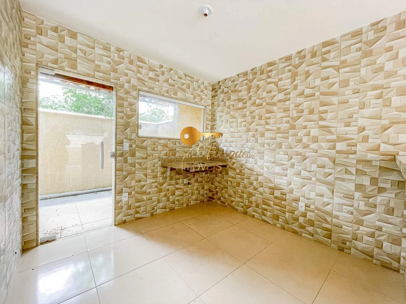 Imagem Casa em Condomínio para Venda em Guapimirim / RJ no bairro Cotia