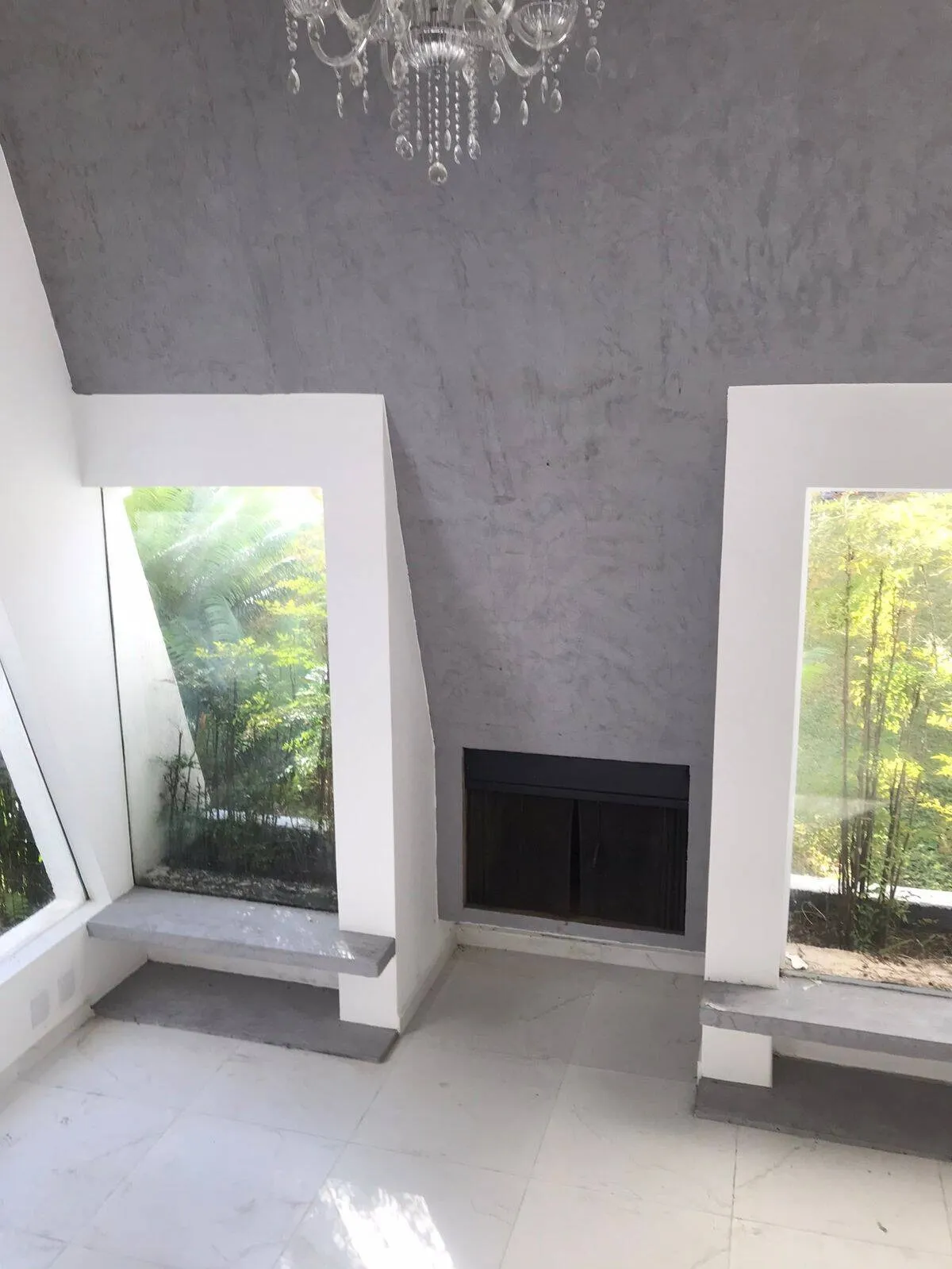 Imagem Casa Arejada em Alphaville Residencial Dois - 4 Quartos, 2 Suítes, Área de Lazer Completa e 4 Vagas