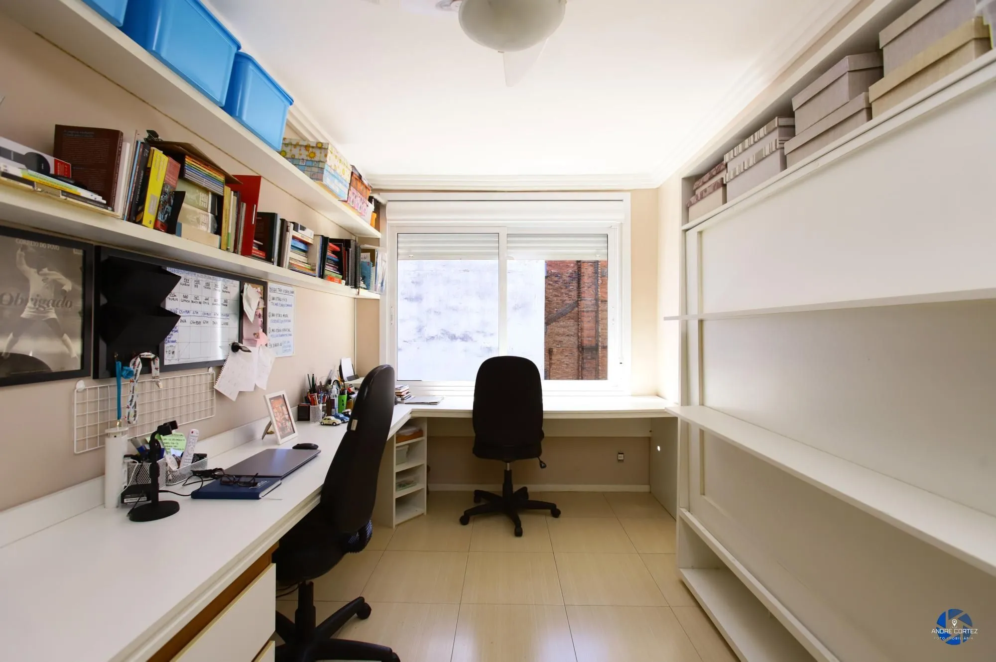 Imagem Vende cobertura: Piso inferior: 03 dormitórios, 02 banheiros, living 2 ambientes, cozinha americana.