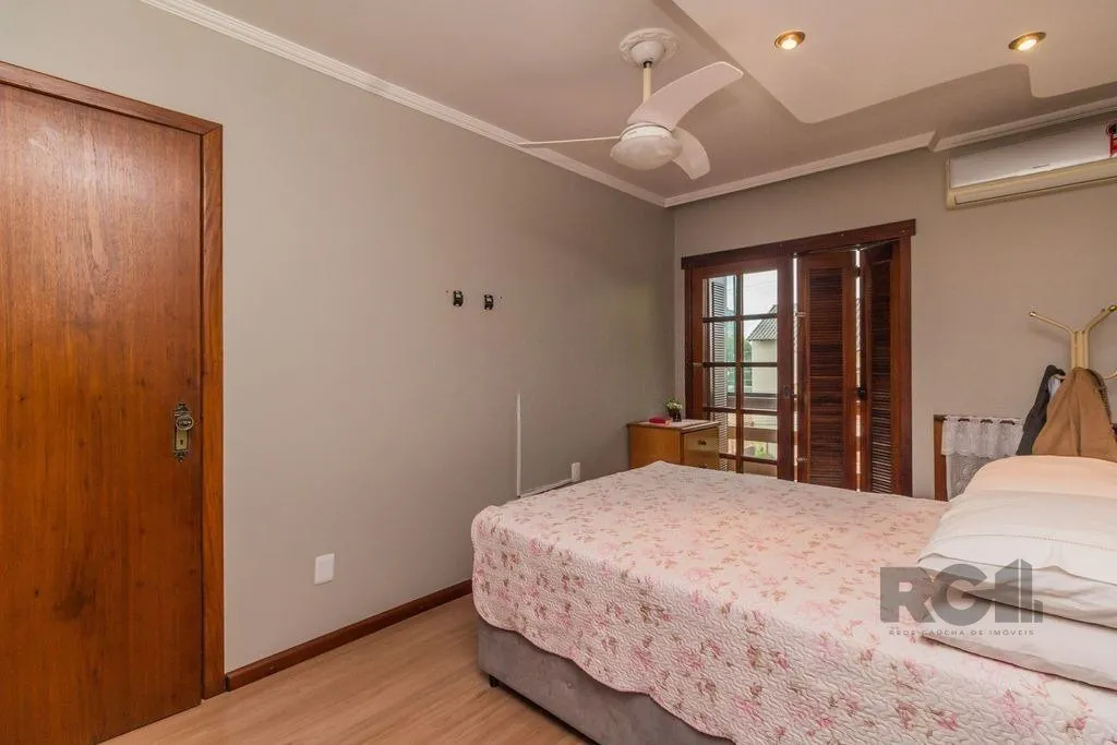 Imagem Casa de 4 dormitórios no bairro Sarandi