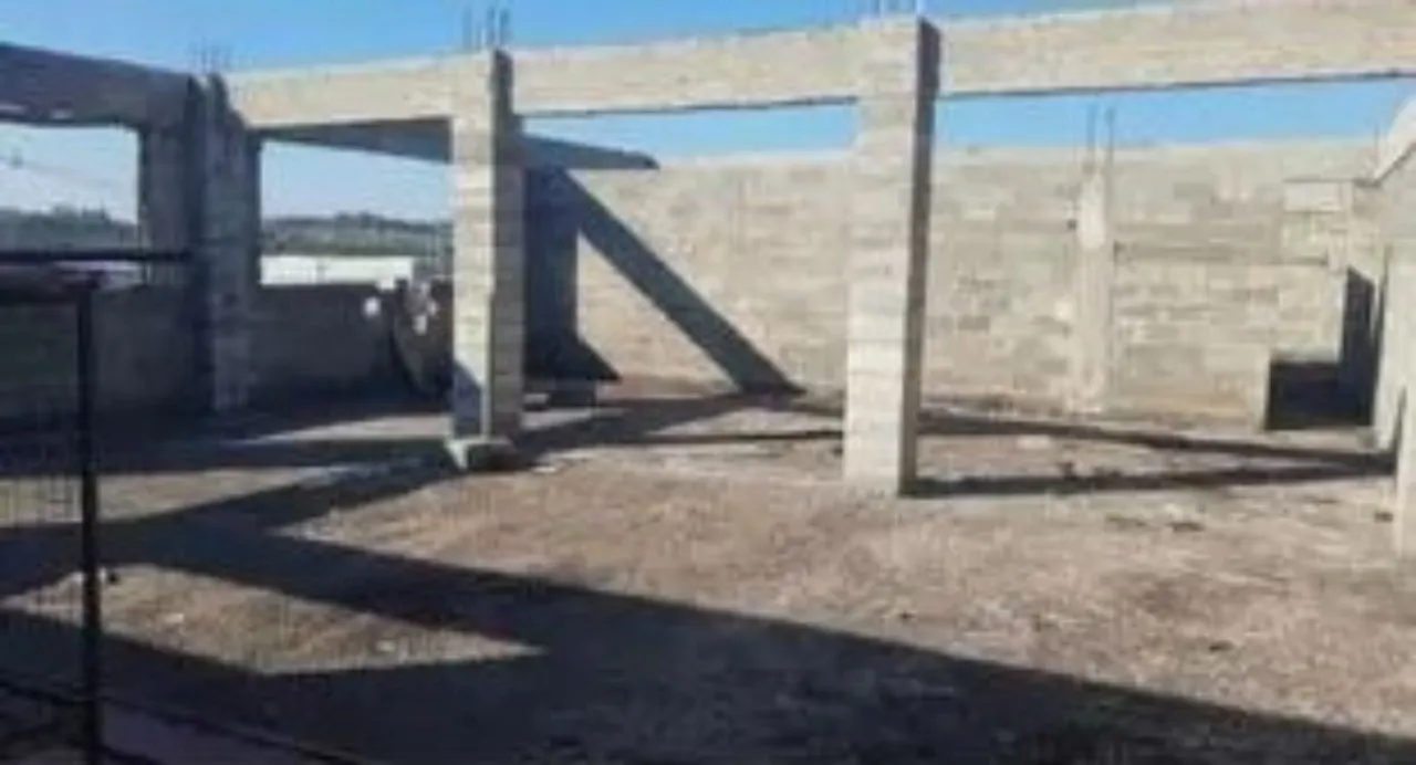 Imagem Galpão Comercial de Alto Padrão no Bairro Eden em Sorocaba-SP: 5 Salas, 4 Banheiros, 5 Vagas e 1.250m² de Área. Venha Conferir!