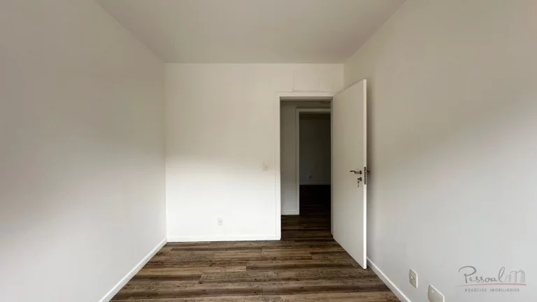 Imagem Apartamento com 93m² de área privativa, semimobiliado, 3 dormitórios (sendo 1 suíte), 1 banheiro...