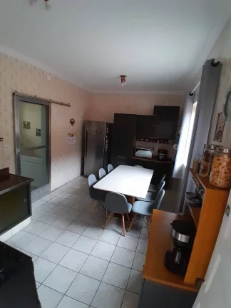 Imagem Sobreposta Alta, com Garagem Fechada, Ponta da Praia