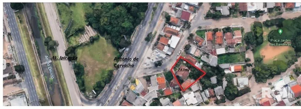Imagem Casa com 351,60m2 de área construída em propriedade de 743m2 no Bairro Jardim Carvalho.