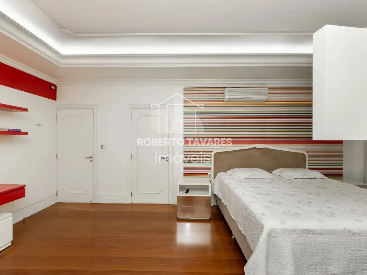 Imagem Apartamento com 392m² área útil - 3 dormitórios (3 suítes) c/ varanda integrada ao living - 1 escritório - 5 banheiros (1 lavabo) - 1 vaga c/ manobrista.