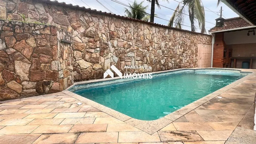Imagem CASA DOIS DORMITÓRIOS ISOLADA COM PISCINA MAIS EDÍCULA 200 METROS DA PRAIA ️