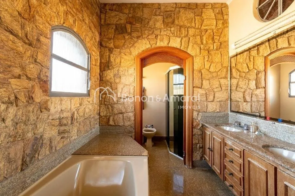 Imagem Casa com 4 Quartos e 6 banheiros à Venda