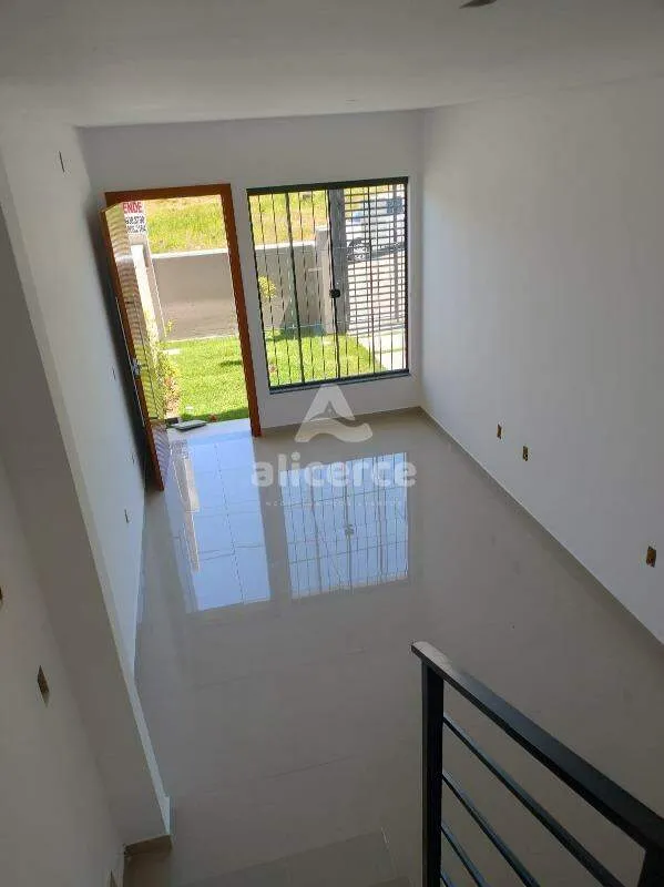 Imagem Sobrado Novo à Venda - 2 Dormitórios I 2 Suítes I Passagem Lateral - em São José/SC