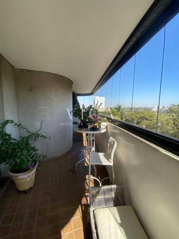 Imagem Alphaville| Europa 202m² 4 dorms, 3 suítes, 3 vagas e varanda|R$ 1.885.000
