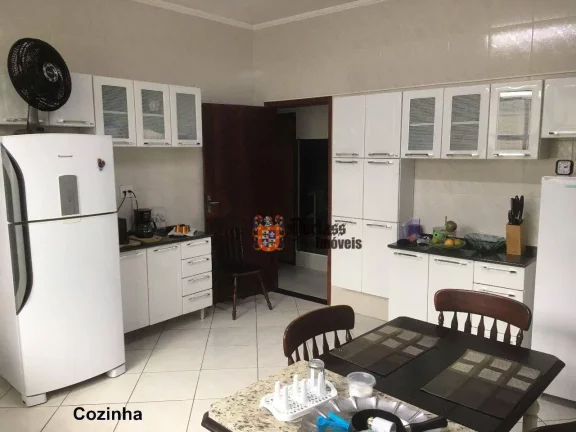 Imagem Casa com 3 dormitórios à venda, 180 m² por R$ 1.100.000 - Vila Guilhermina - Praia Grande/SP
