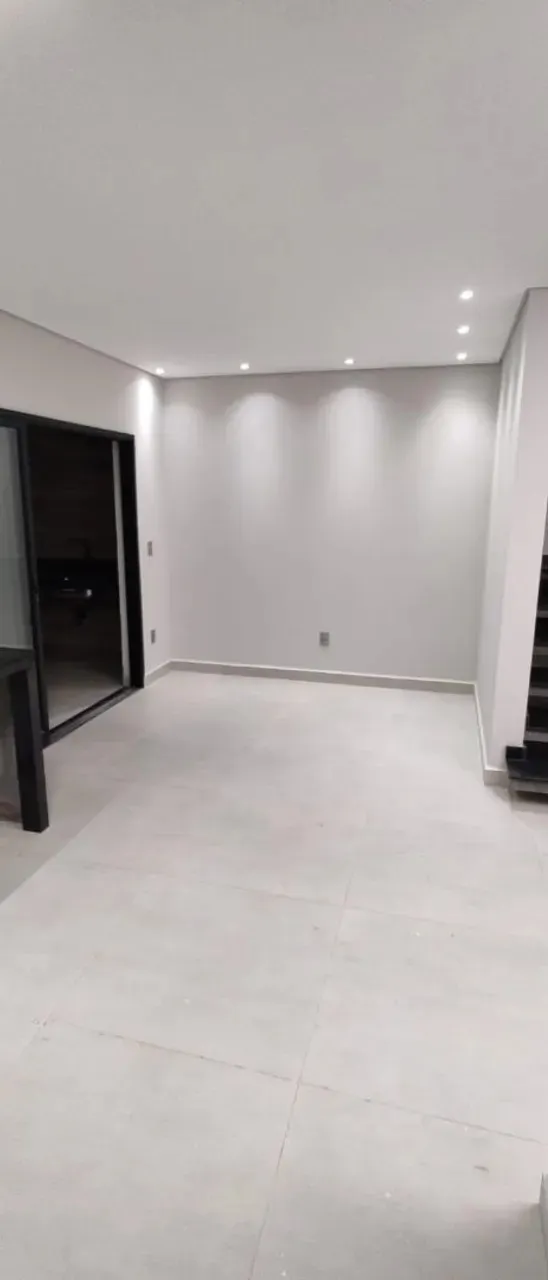 Imagem Residência à venda em localização privilegiada na cidade de Cidade] no bairro Bairro], com acabamentos de luxo e ampla área de lazer