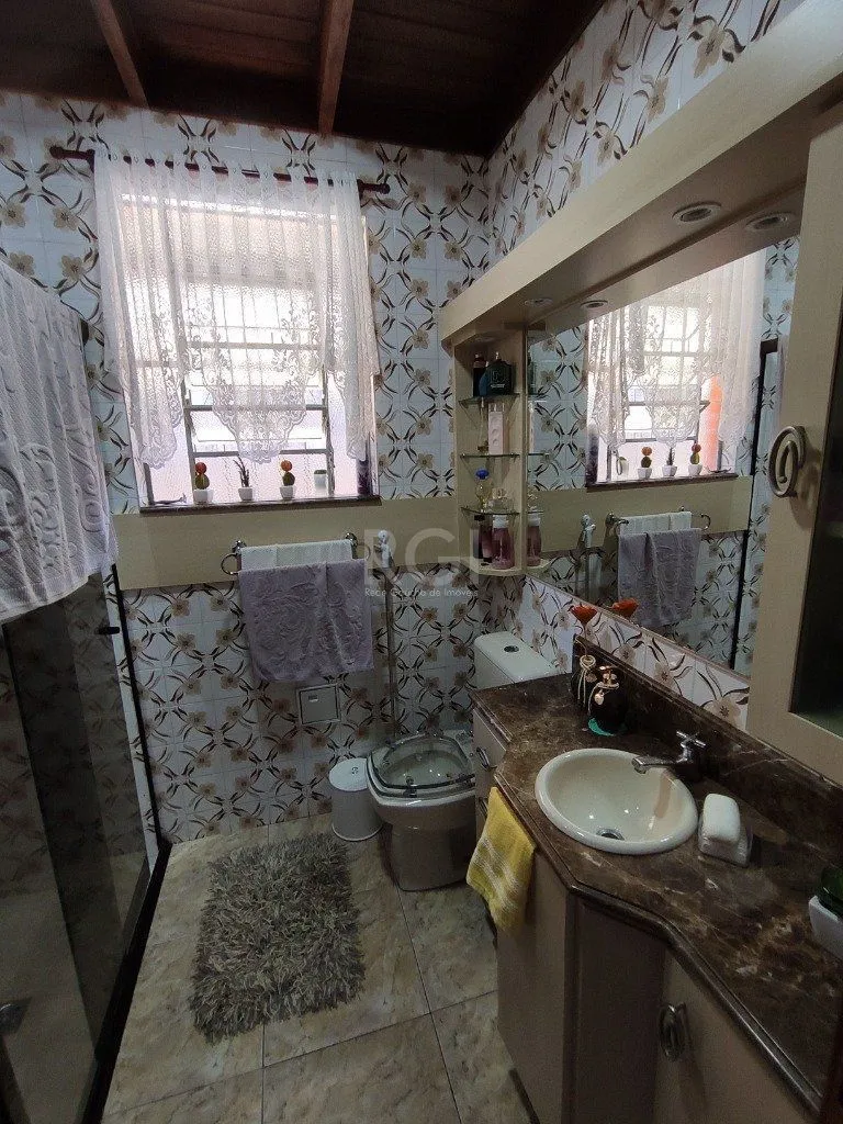Imagem Casa para Venda - 142.8m², 4 dormitórios, 5 vagas - Teresópolis