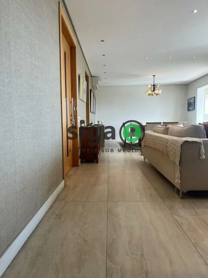 Imagem Apto à Venda com 200m², 3 suites, 4 vagas, Semi mobiliado, andar alto, no Panamby