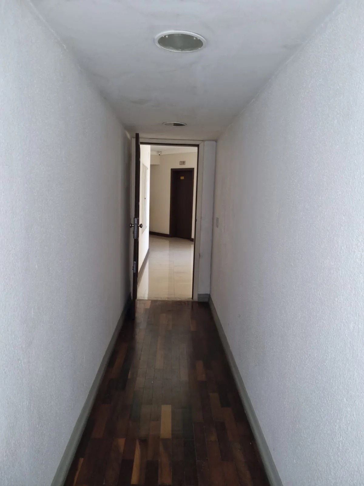 Imagem Conjunto Comercial em Floresta