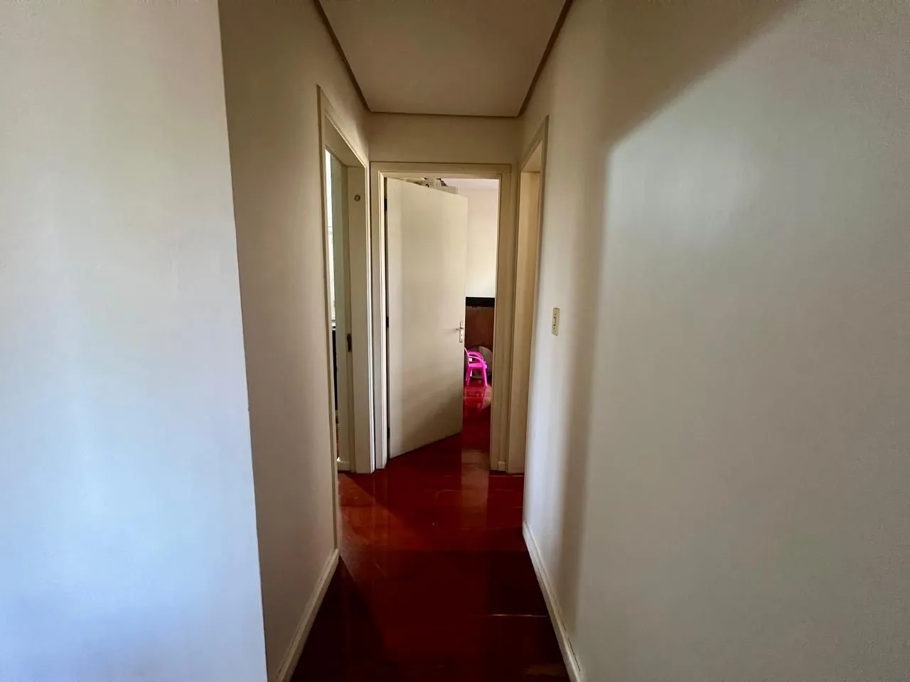 Imagem Apartamento 3 dormitorios, 1 suite, 2 vagas de garagem mais dependência de empregada no bairro tristeza.