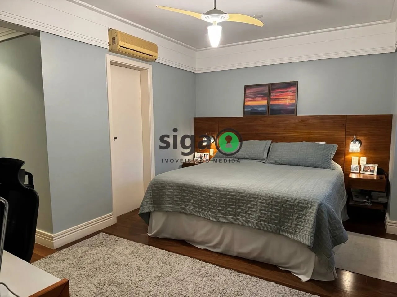 Imagem VENDE CASA em CONDOMÍNIO FECHADO no Campo Belo com 3 Suítes e 5 Vagas