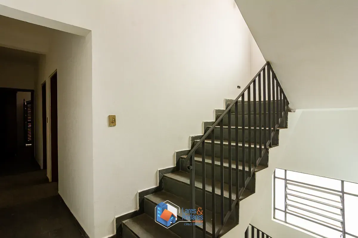 Imagem Sobrado para venda em Conjunto Residencial Butantã com 5 quartos, sendo 2 suítes, 187m²