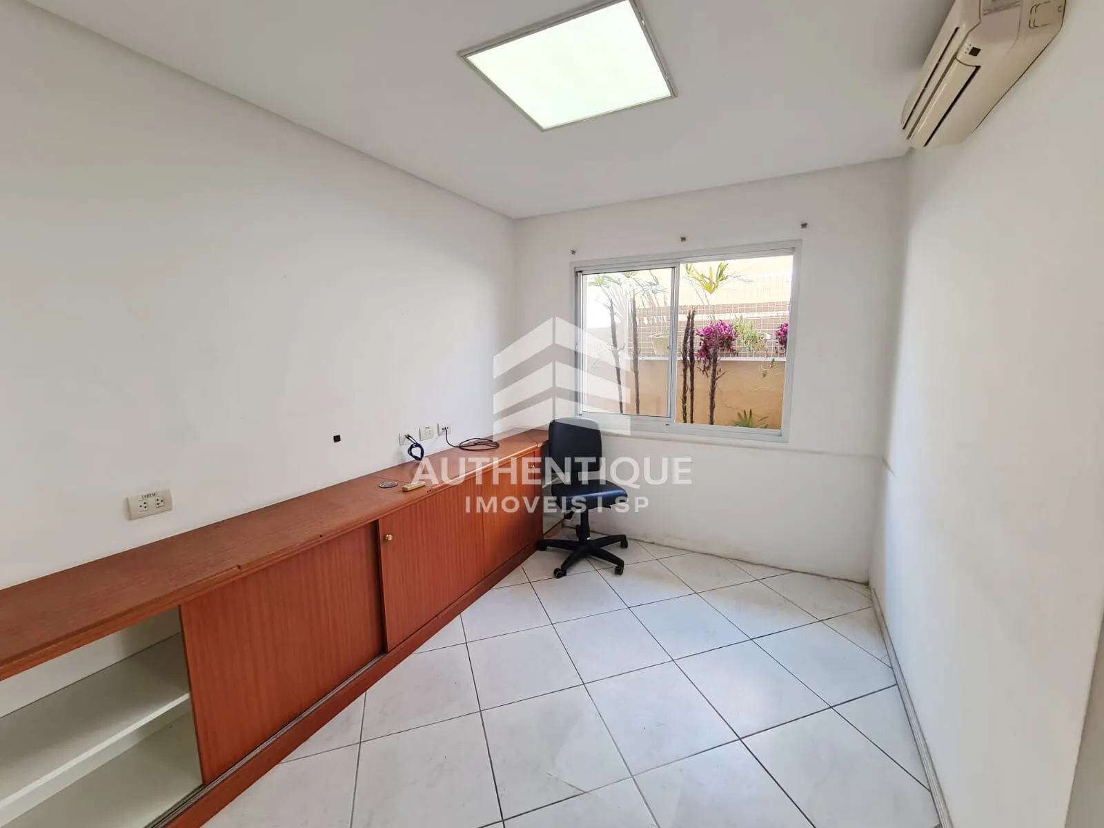 Imagem Casa Comercial I Excelente oportunidade para montar clínica, laboratório, pet, estética ou investir
