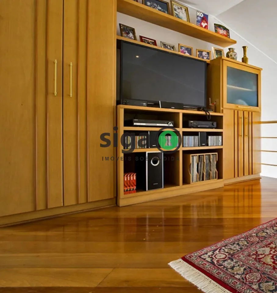 Imagem Sobrado de Alto Padrão à Venda em Condomínio Fechado - 470m² 4 Suítes 6 Vagas