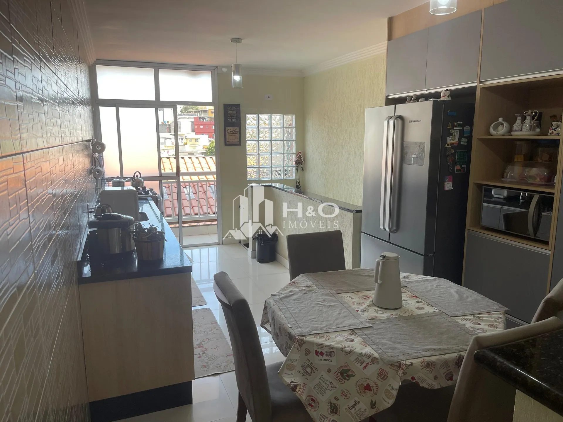 Imagem Excelente sobrado com 158m, 3 suítes, ótimo preço e muito espaço interno!