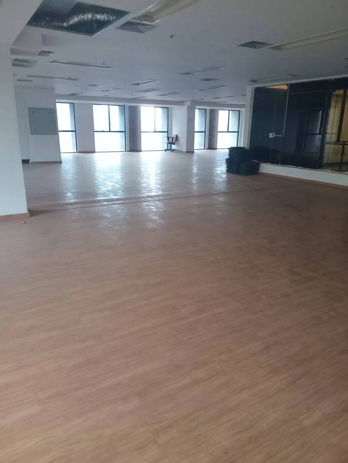 Imagem Espaçosa Sala Comercial de 310m² no Centro de Alphaville ? Edifício Alameda Madeira