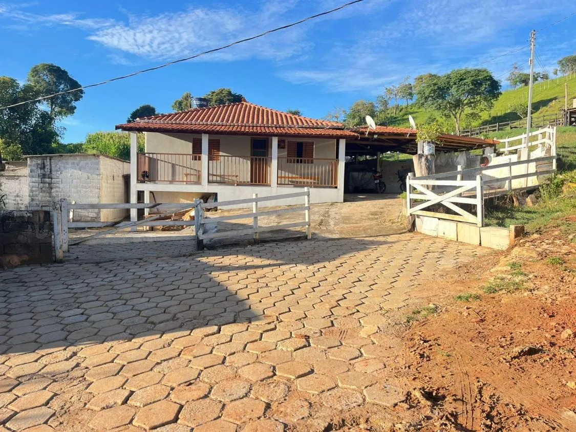 Imagem Vendo um excelente sítio em Crucilândia/MG , área total de 3 hectares (30.000 m²)