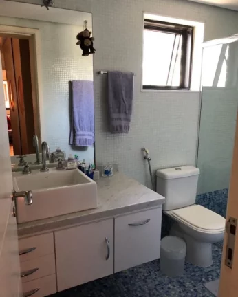 Imagem Apartamento na Rua Capote Valente com 3 suítes e 4 vagas, 192m²
