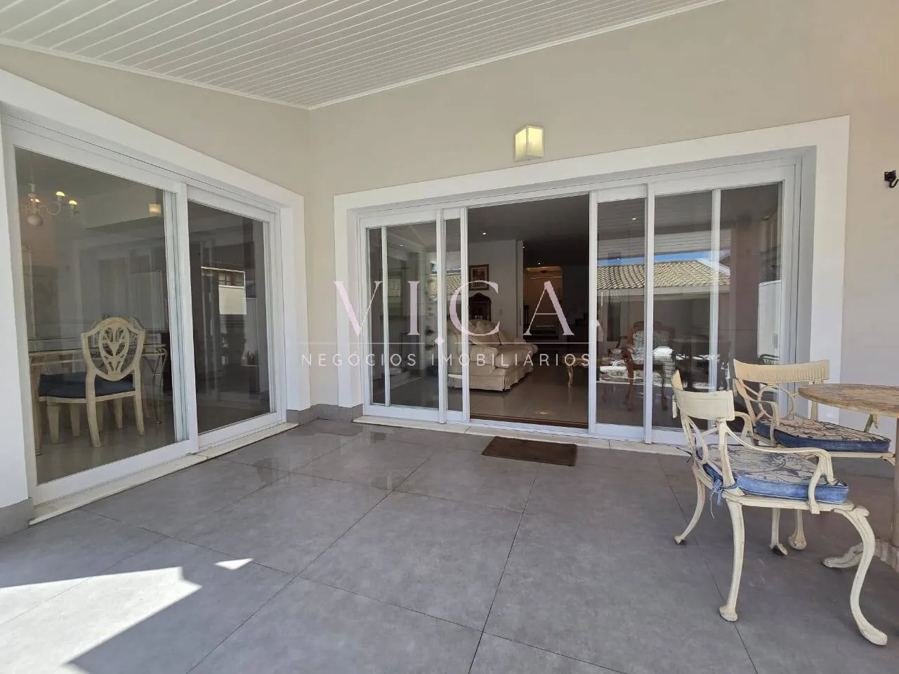 Imagem Alphaville | Casa Mobiliada com Piscina e 3 Suítes | Locação R$ 17.000,00