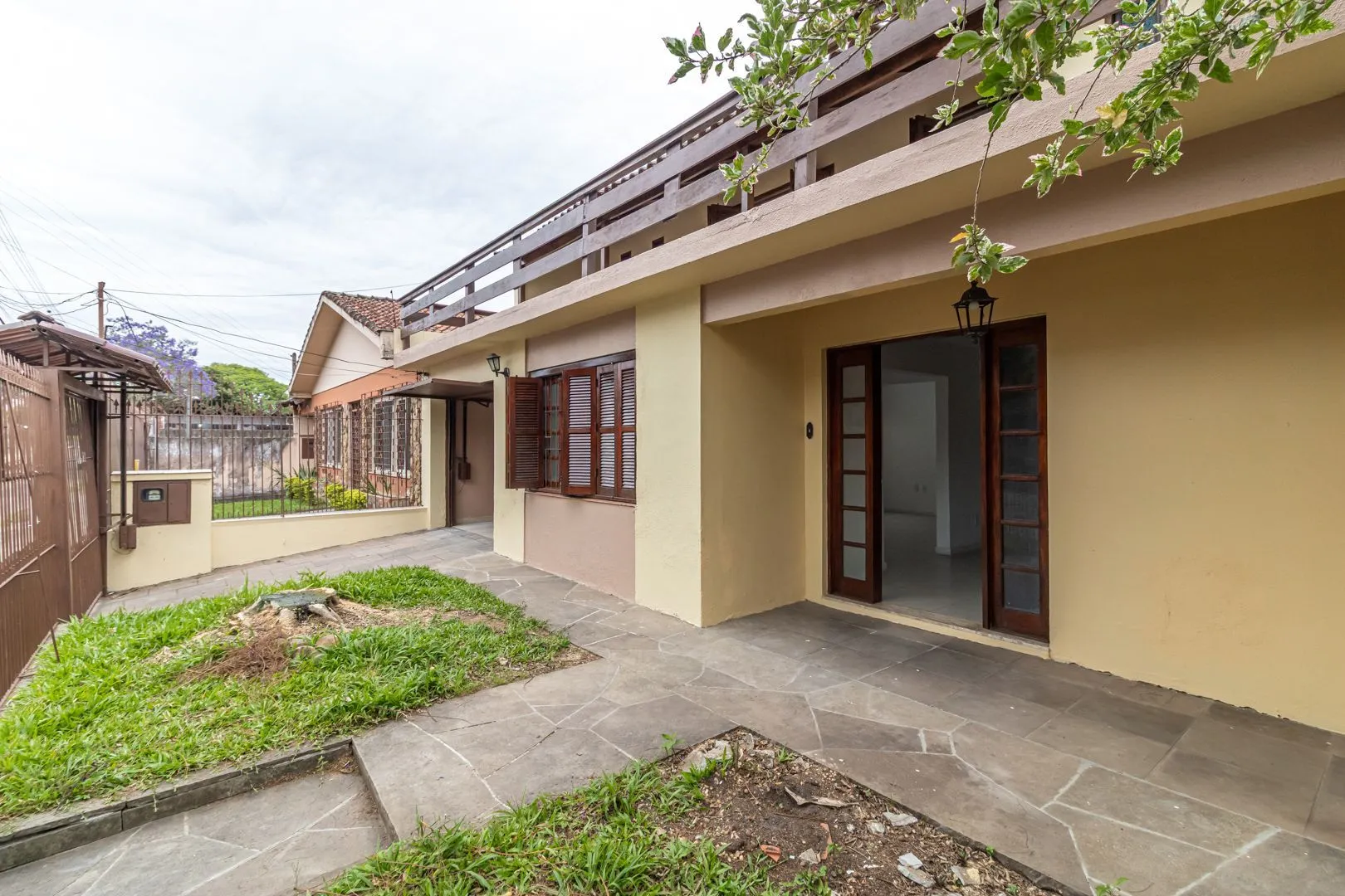 Imagem Casa no bairro Sarandi com 4 dormitórios e 4 vagas