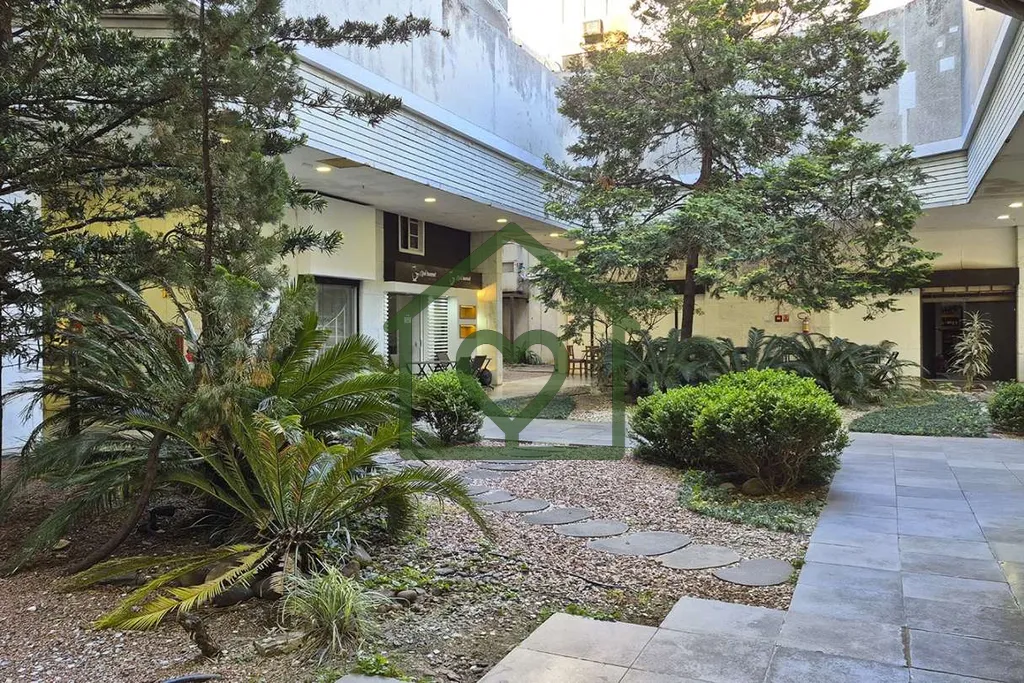 Imagem Loja térrea à venda com 45m² de área privativa, + mezanino, 1 banheiro e 1 vaga escriturada. A L...