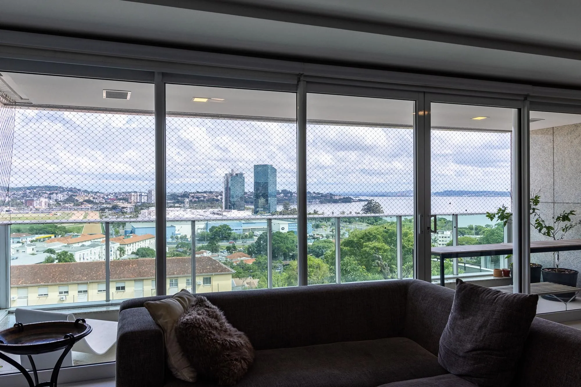 Imagem Apartamento à venda, com 3 dorm, 2 suítes, 2 vagas - bairro Cristal