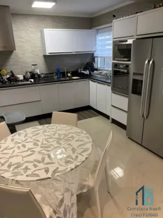 Imagem Casa em Condomínio, 03 suítes, 03 vagas, piscina aquecida, churrasqueira em Balneário Camboriú SC