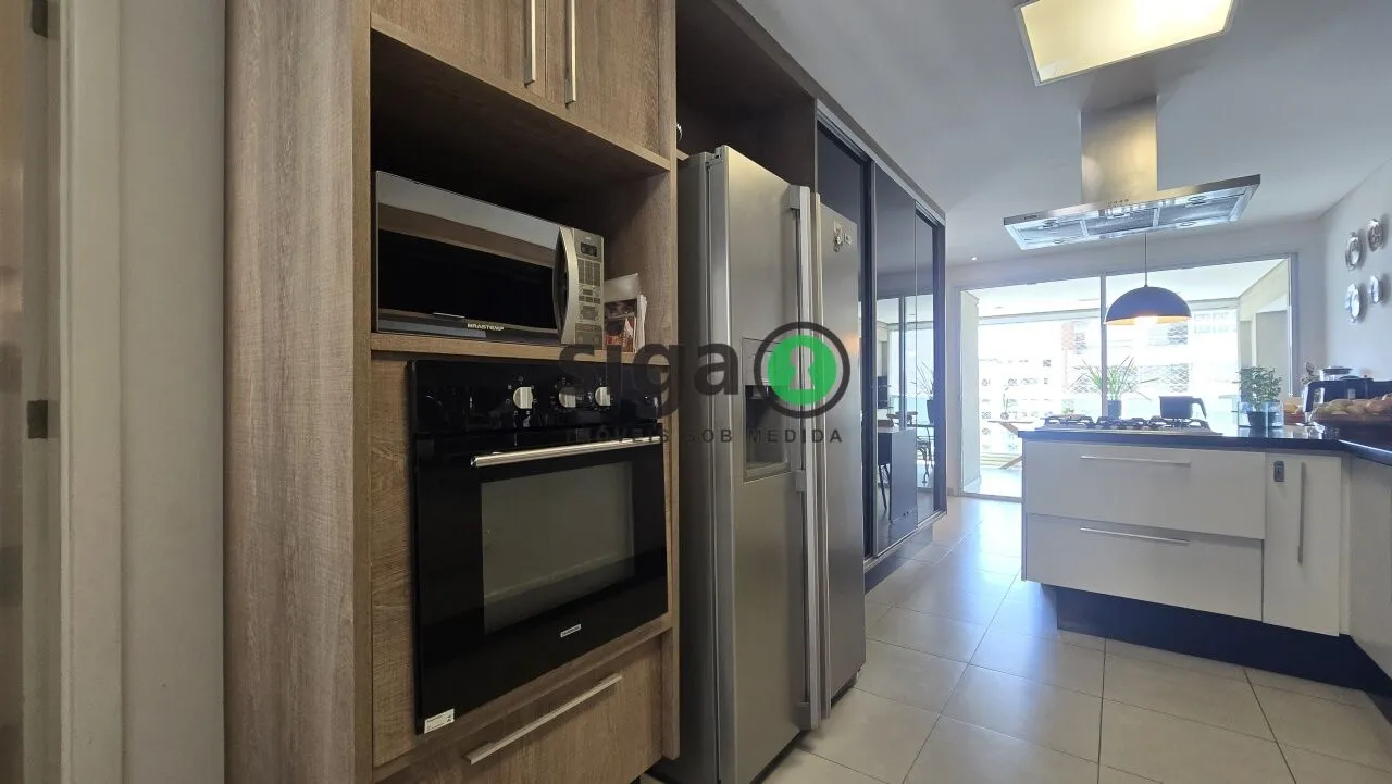 Imagem Alto Padrão em Andar Alto - 198m² com 3 Suítes - Hall social Privativo - Quadra de Tênis