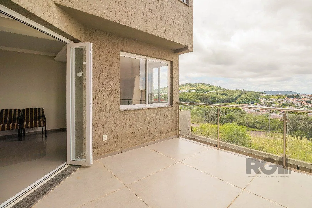 Imagem Sobrado, 185 metros quadrados privativo, com 3 quartos, 1 suíte, Living e cozinha integrados, lareira, churrasqueira, lavabo e 2 vagas de garagem. e 2 vagas de garagem