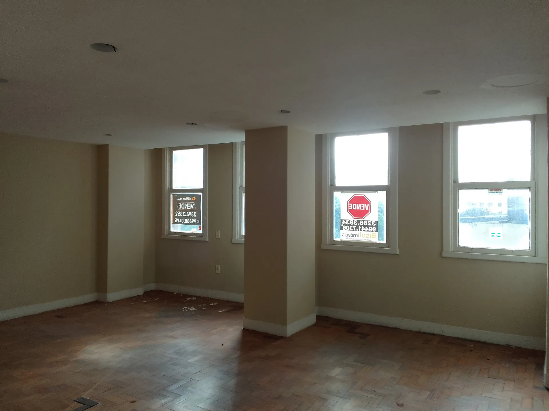 Imagem Sala comercial à venda em Porto Alegre, Centro, 112.6m2